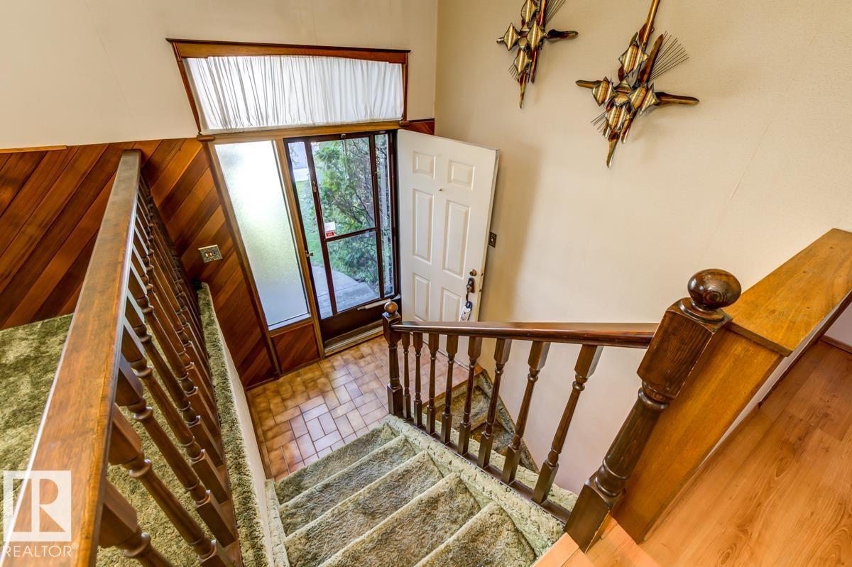 5811 92 AV NW - 2