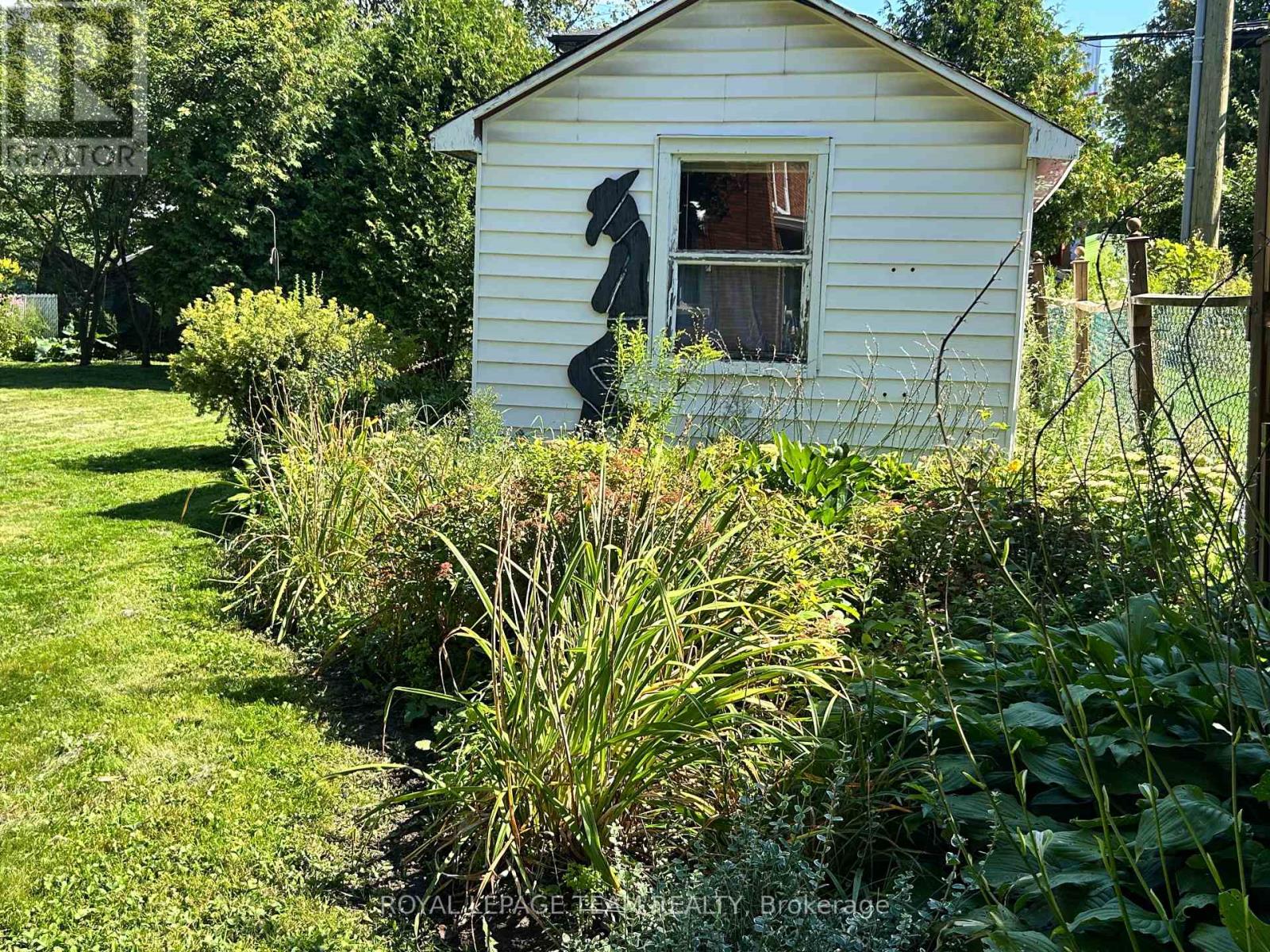 957 WINNINGTON AVENUE - Image 32