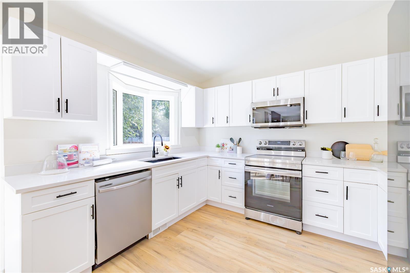 230 Hogg WAY - Image 12