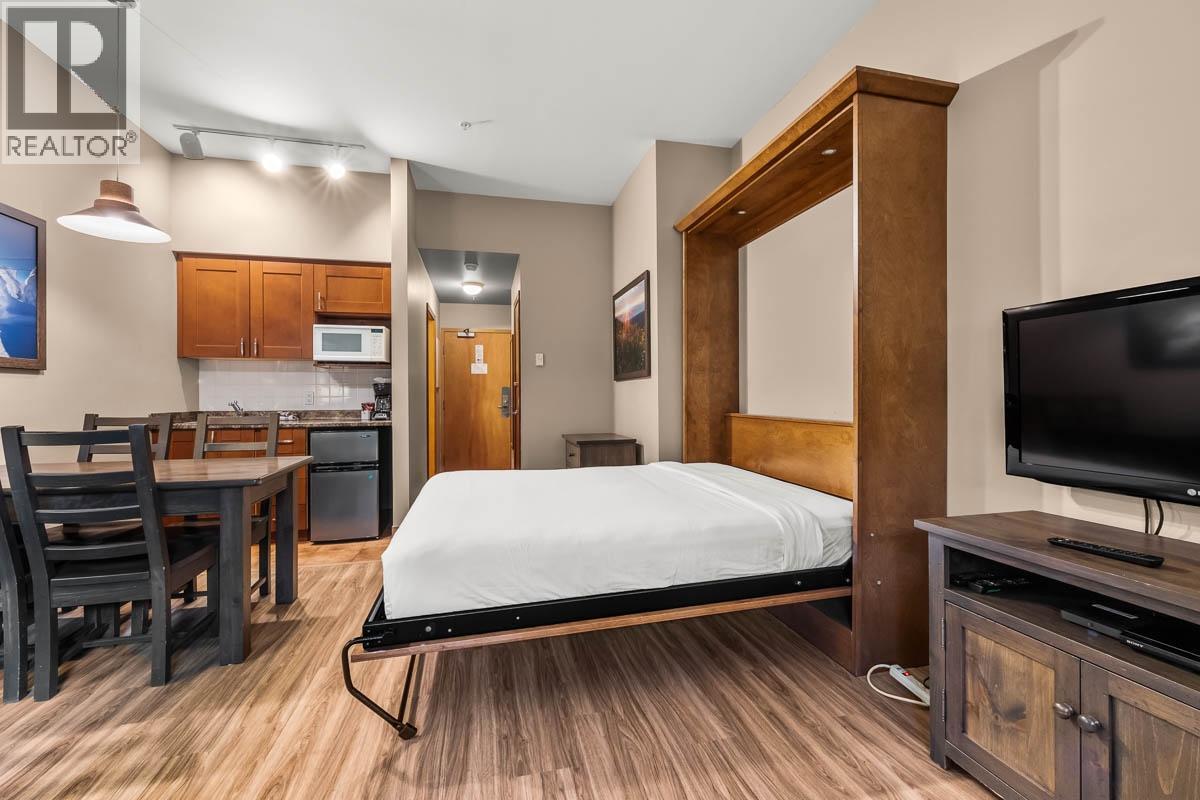 #125/127 3220 VILLAGE Way - 3