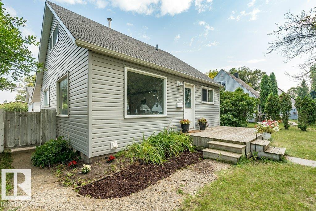5423 48 ST - 1