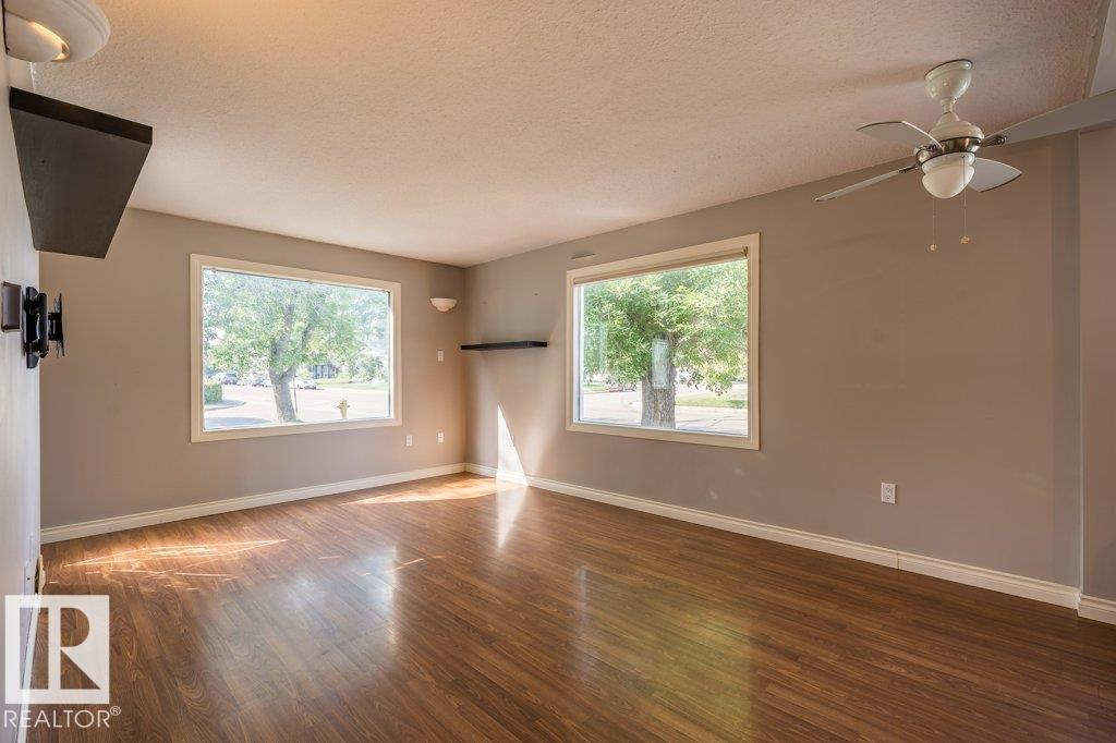 5423 48 ST - 10