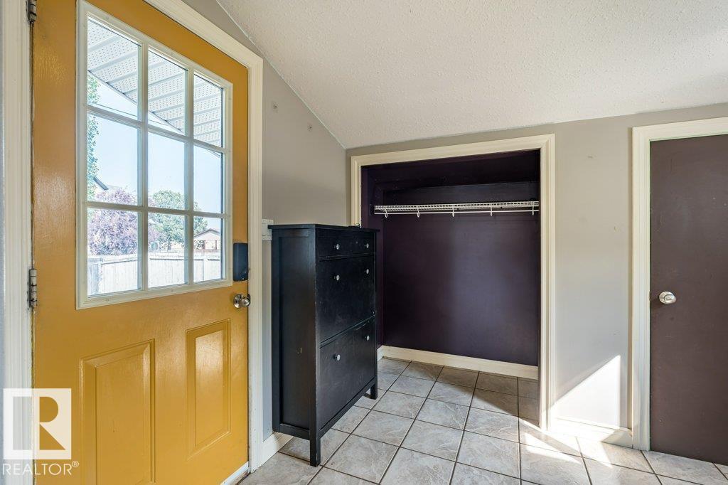 5423 48 ST - 18