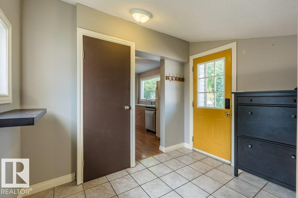 5423 48 ST - 19