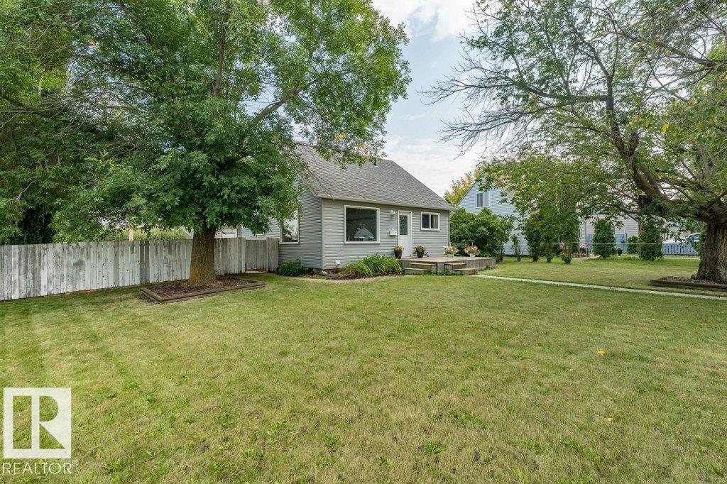 5423 48 ST - 2