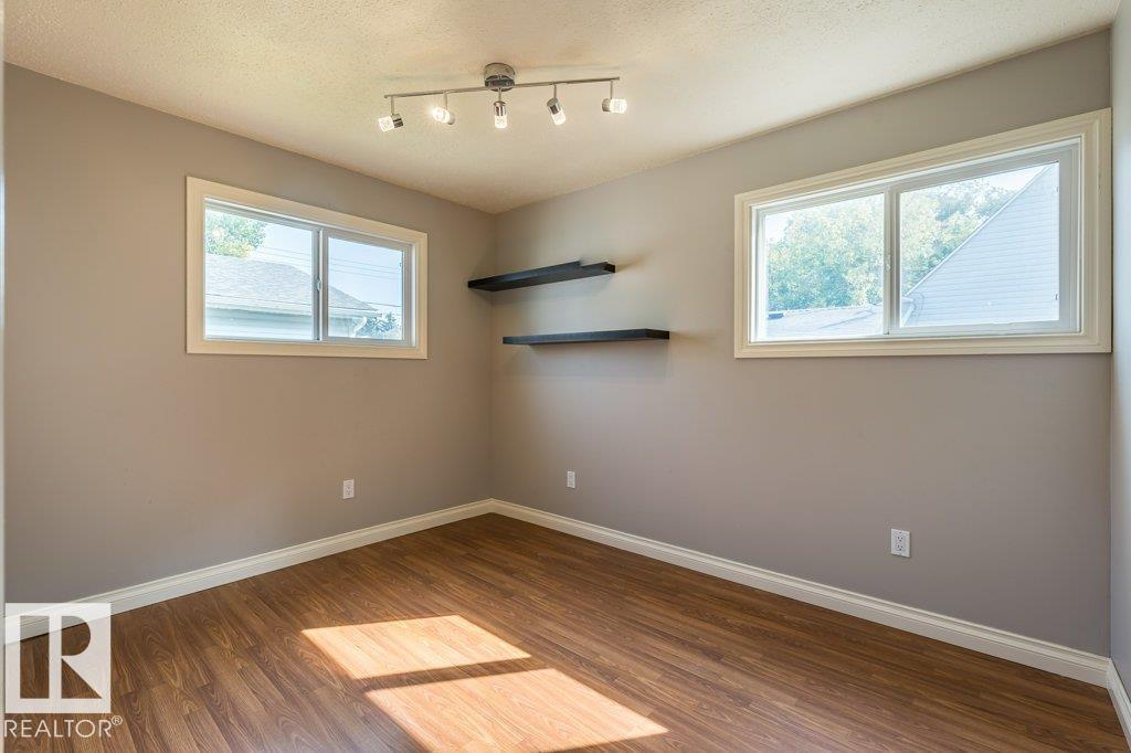 5423 48 ST - 24