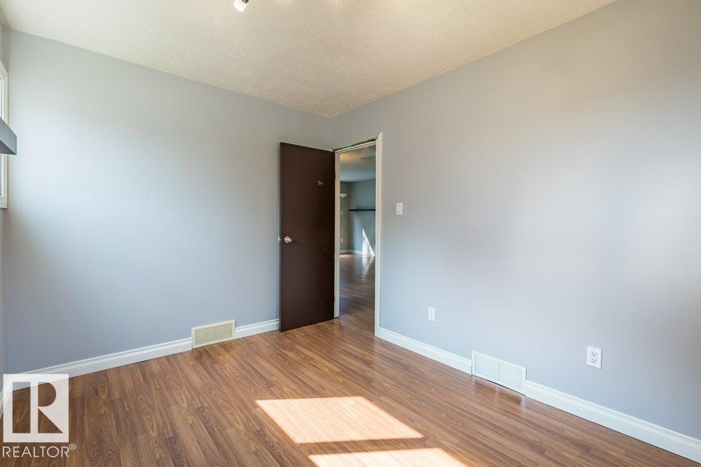 5423 48 ST - 25