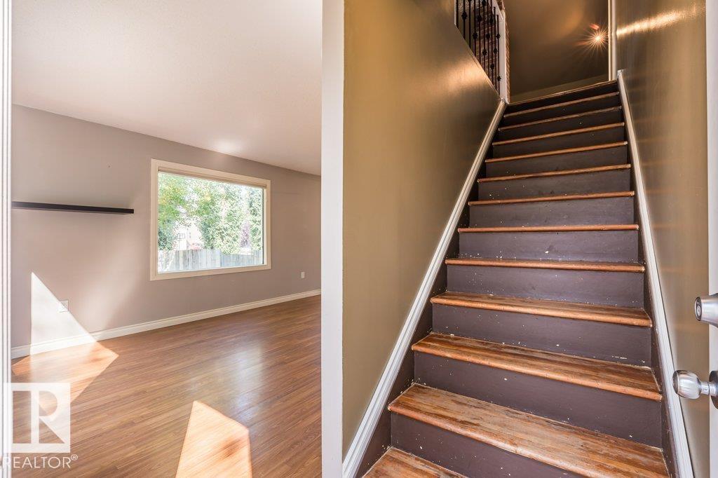 5423 48 ST - 27