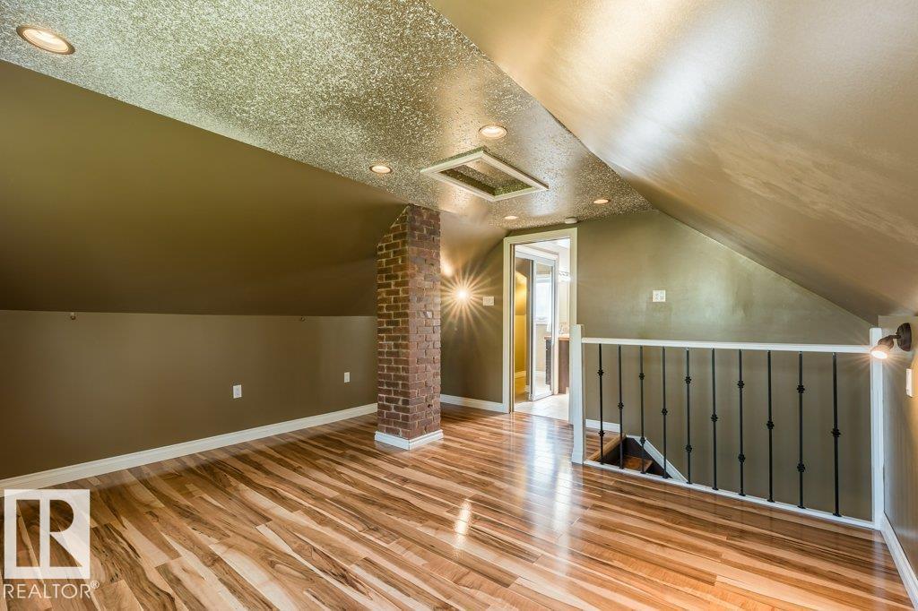 5423 48 ST - 29