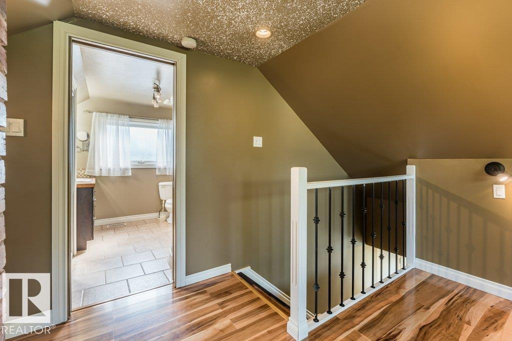 5423 48 ST - 31