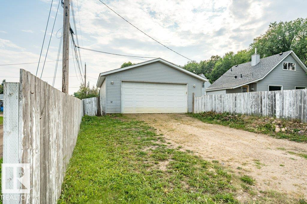 5423 48 ST - 43