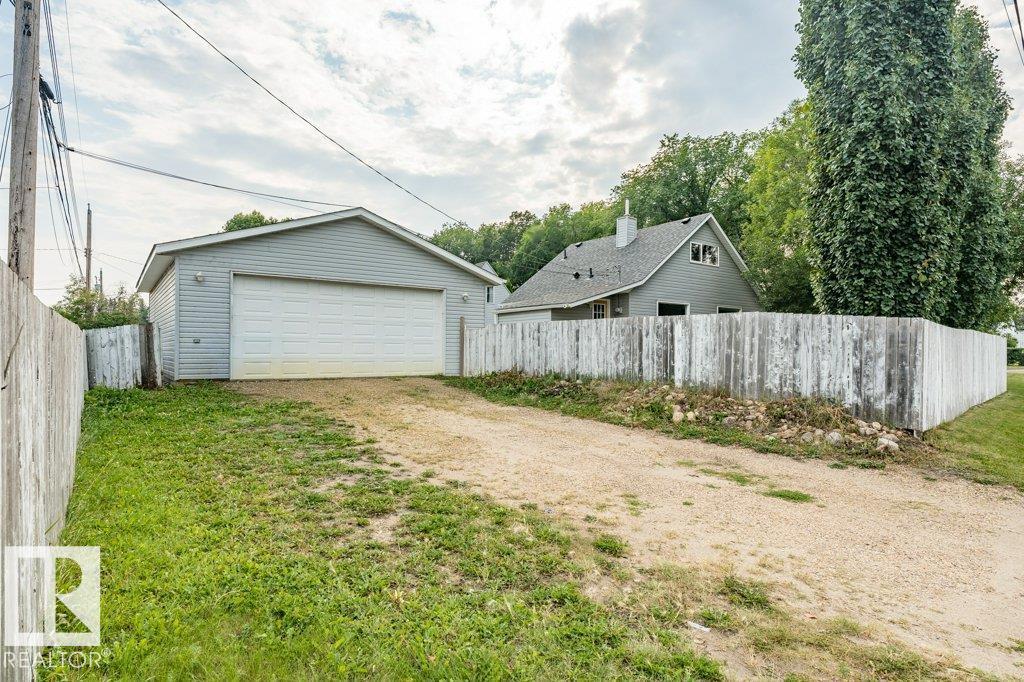 5423 48 ST - 44