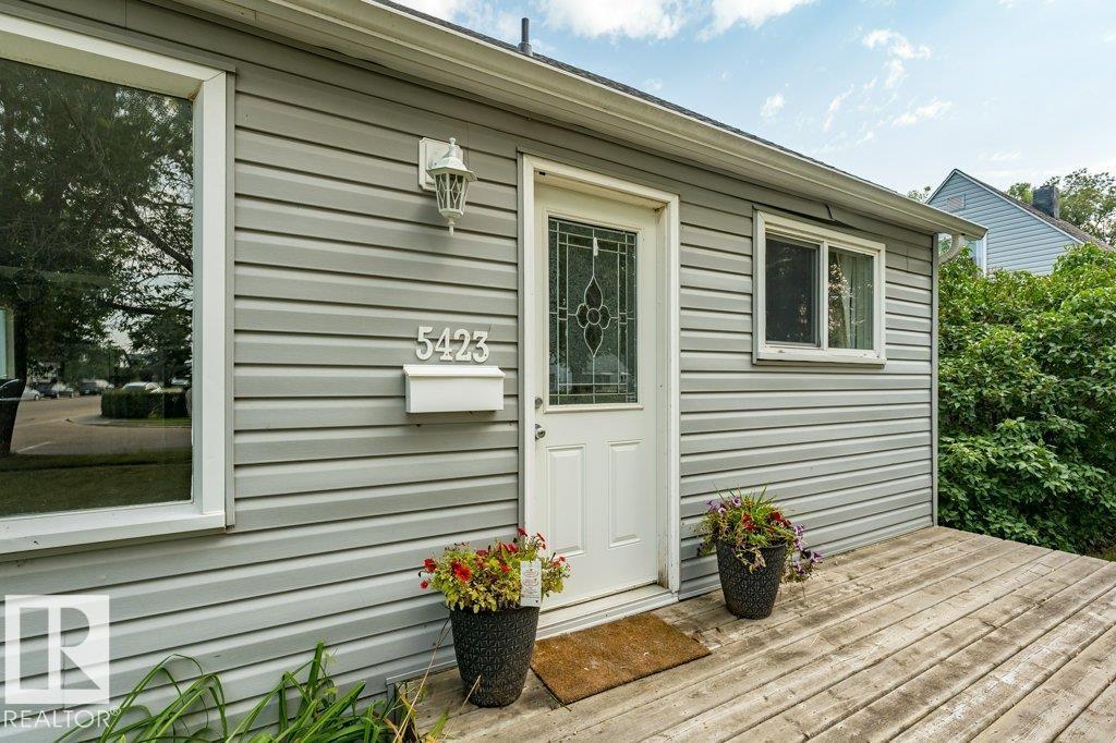 5423 48 ST - 7