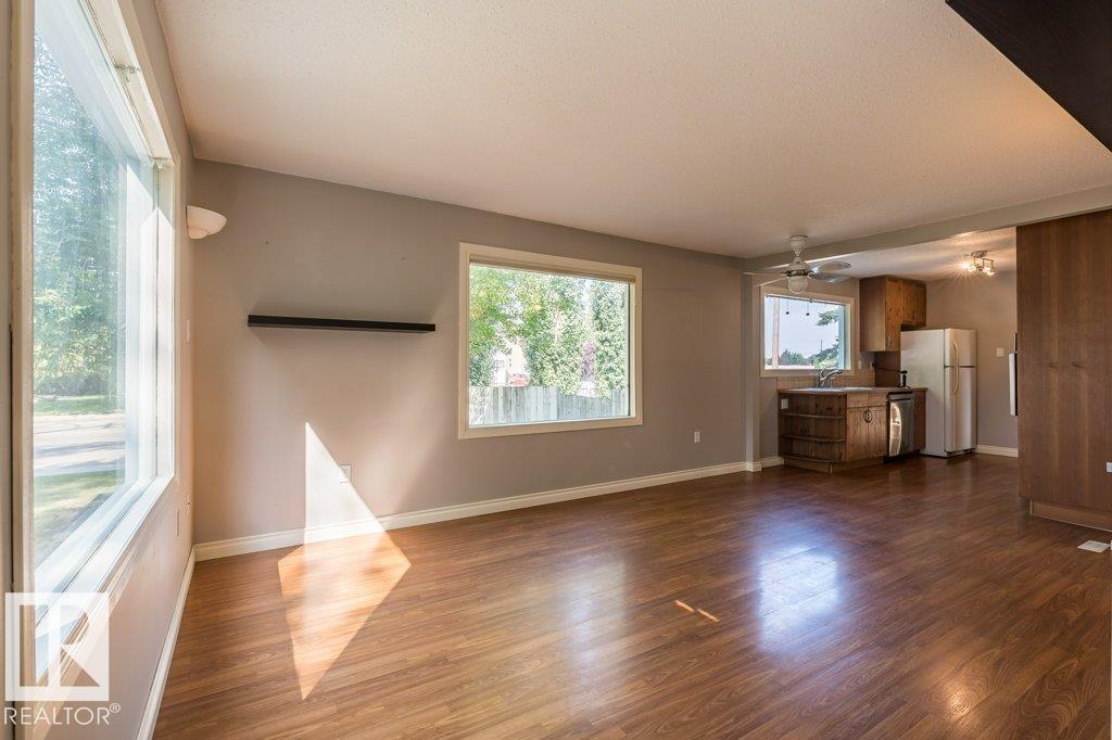 5423 48 ST - 8