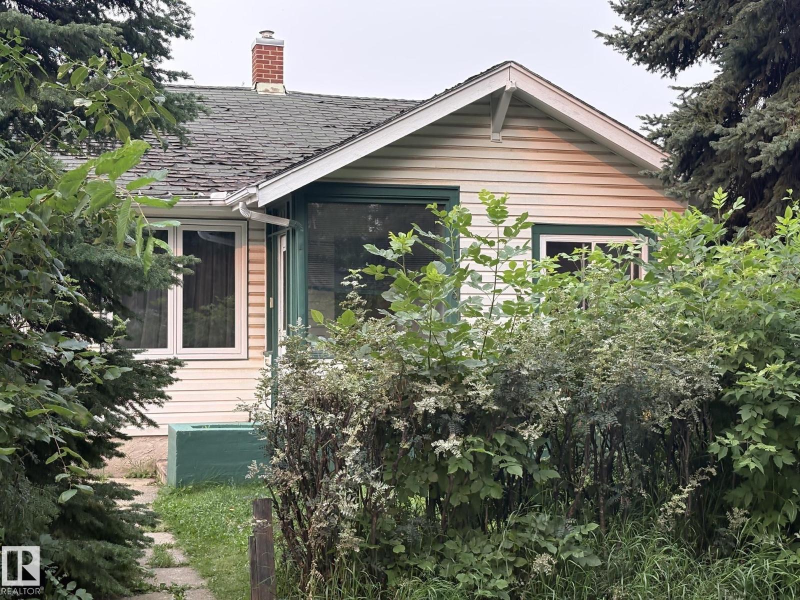11216 68 ST NW, Edmonton, Alberta, T5B1N5