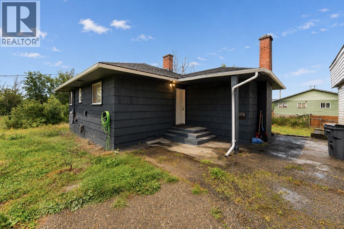 Photo 11 of 40 — 2025 PINE STREET · Prince George, BC