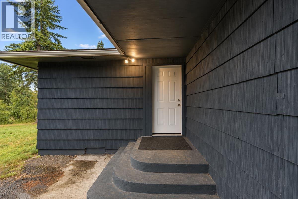 Photo 12 of 40 — 2025 PINE STREET · Prince George, BC