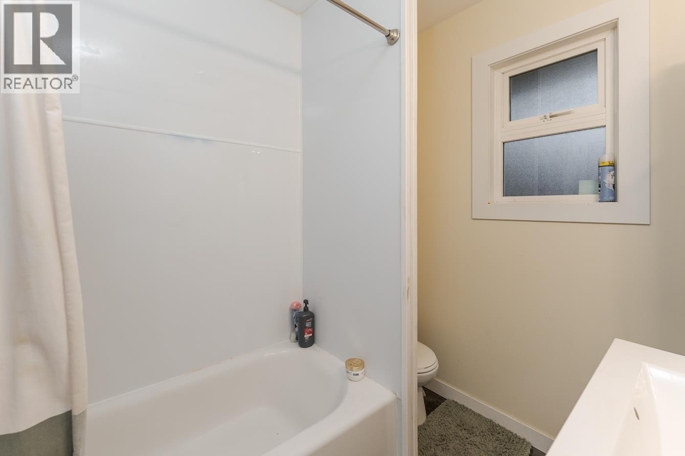 2025 PINE STREET - 18