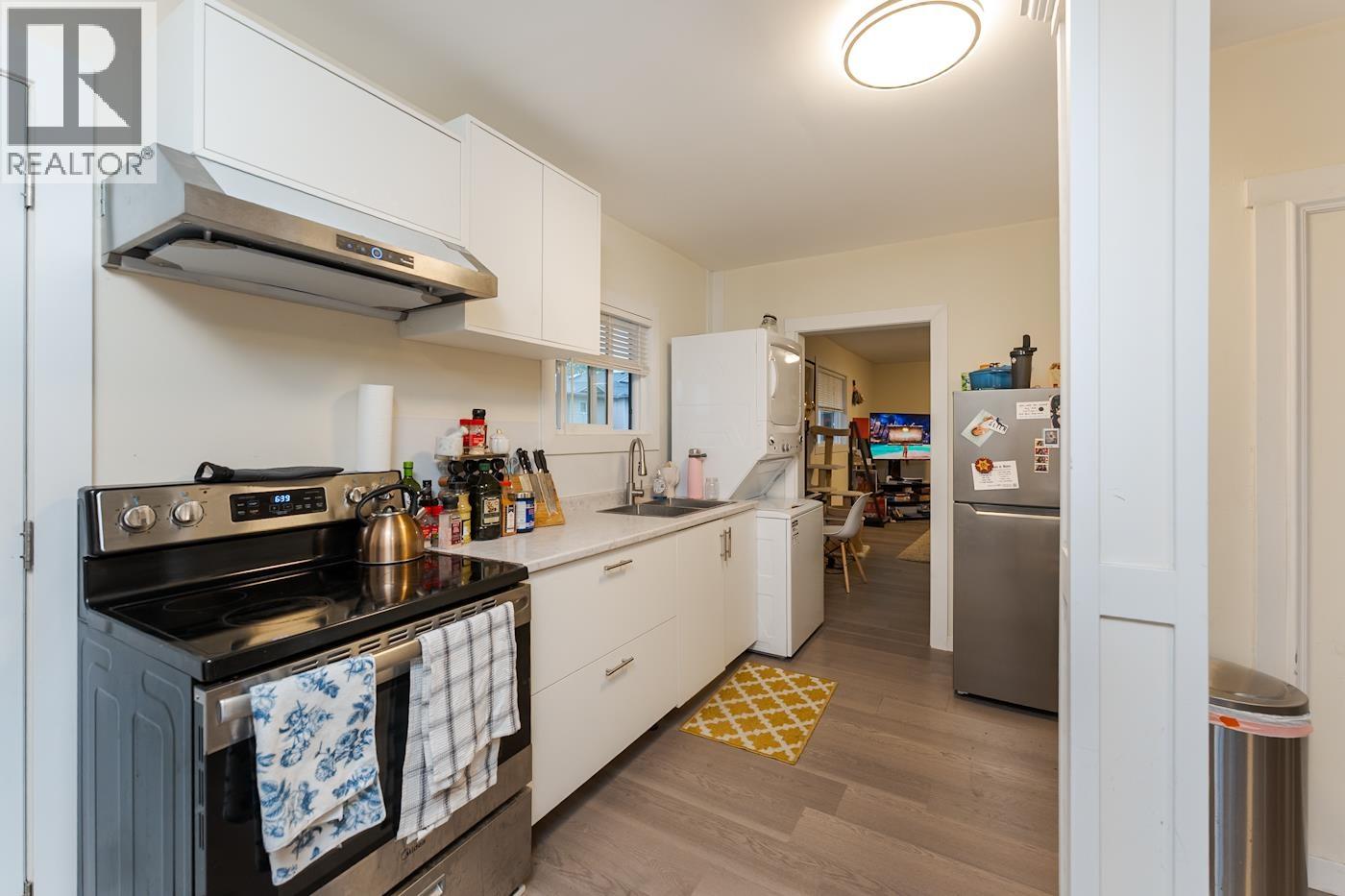 Photo 21 of 40 — 2025 PINE STREET · Prince George, BC