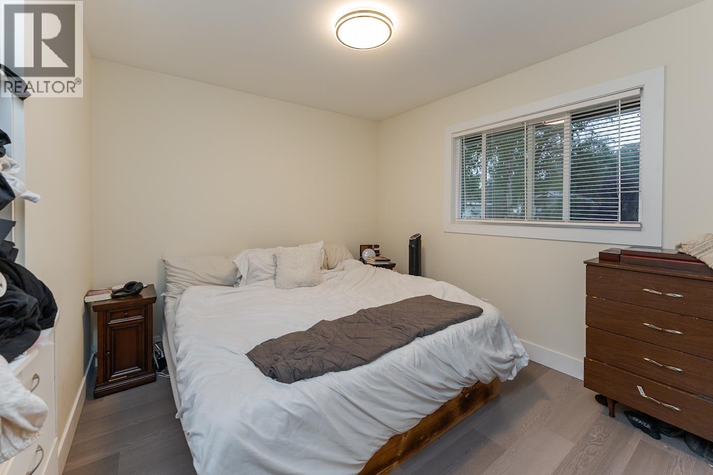 2025 PINE STREET - 27