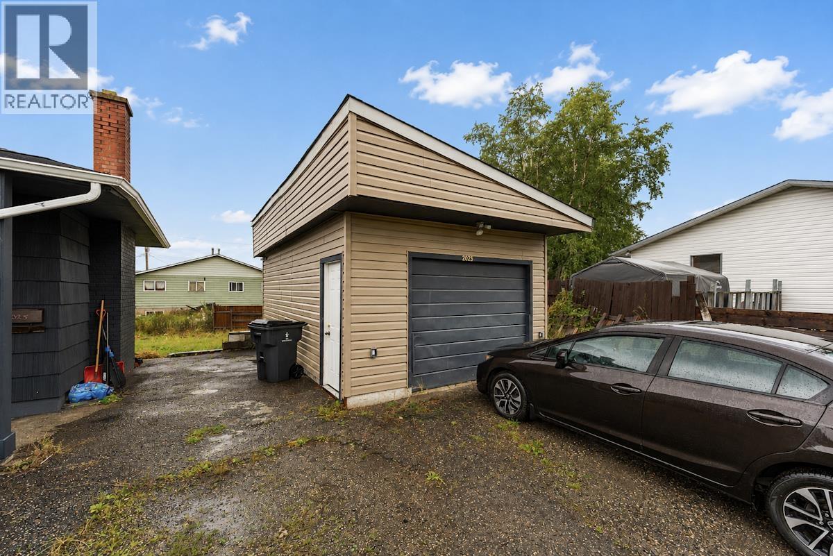 2025 PINE STREET - 8