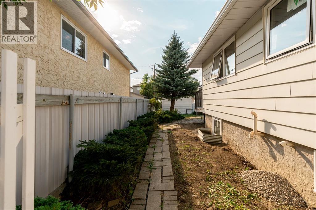 1238 8 Street N - 31
