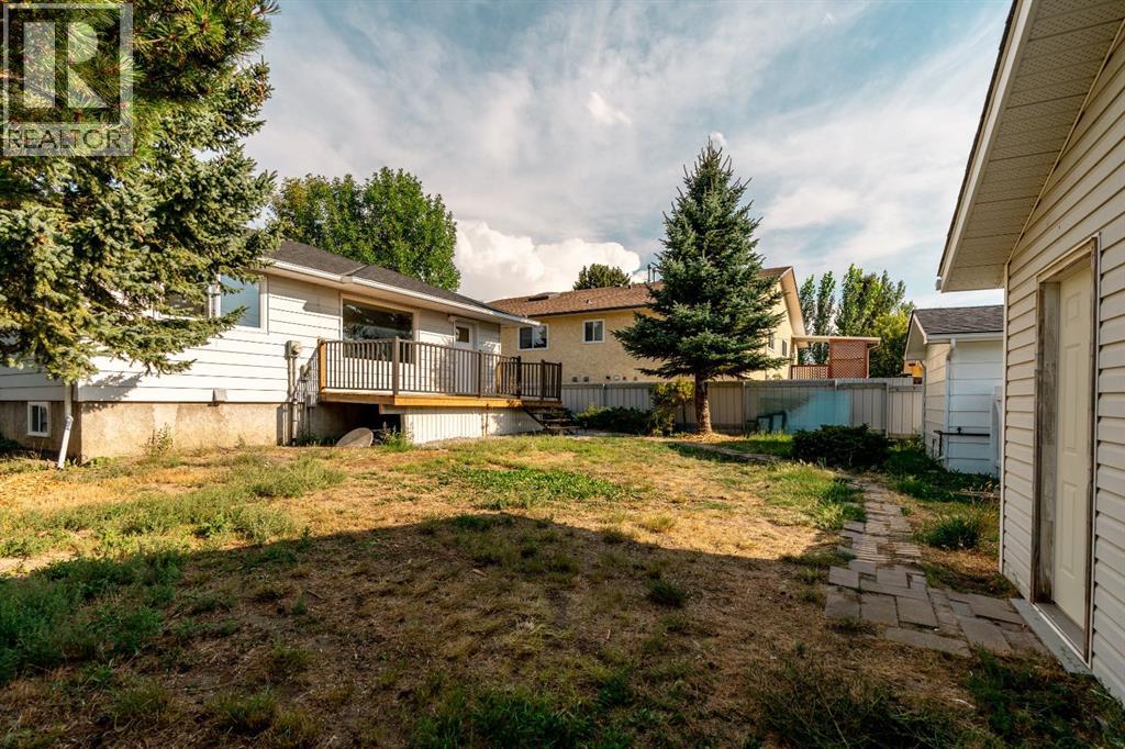 1238 8 Street N - 35