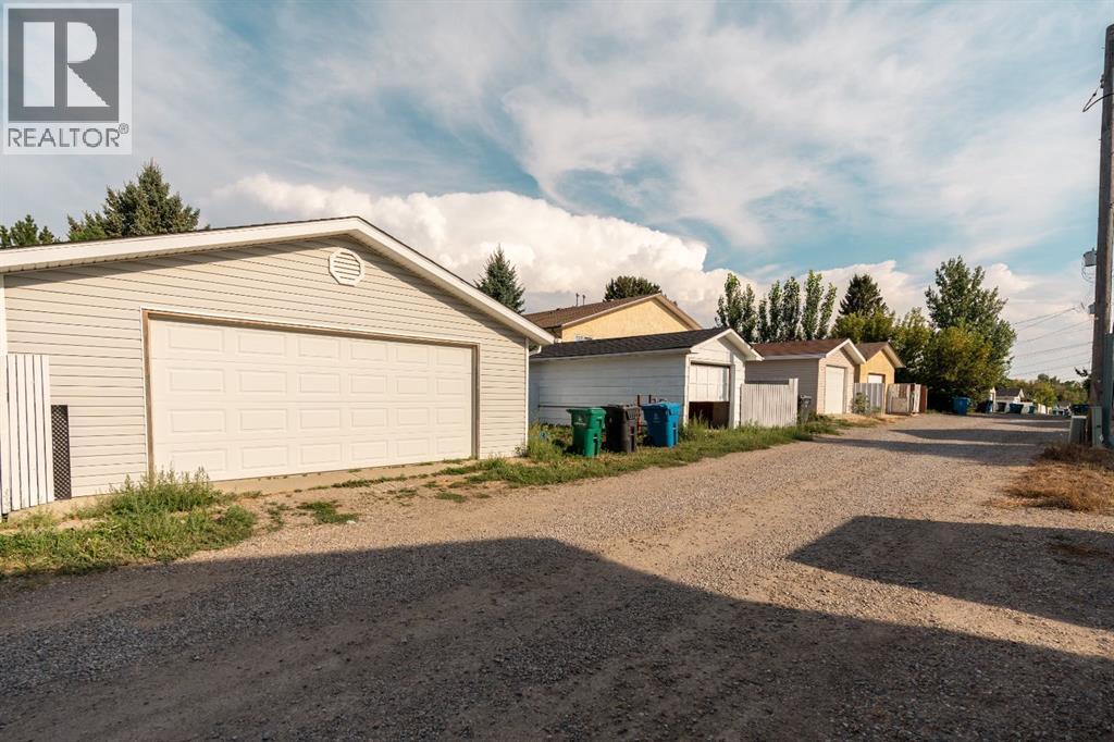 1238 8 Street N - 40