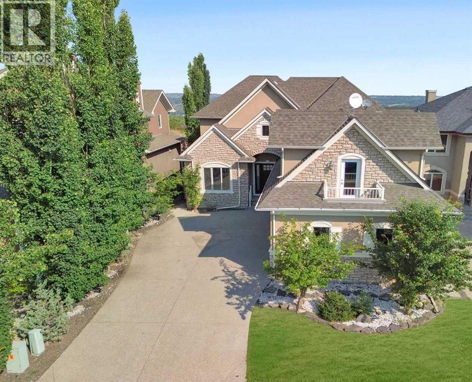14 Coulee View SW - 2