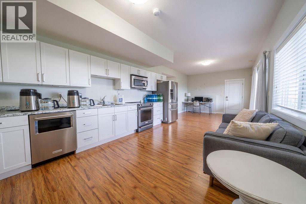 2266 LINFIELD Drive - 37