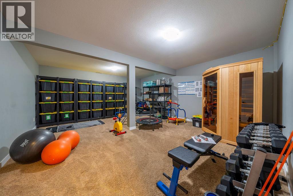 2266 LINFIELD Drive - 32