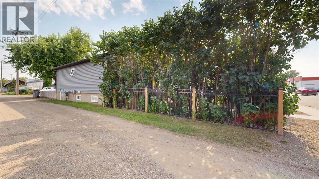 Listing photo – 5013 48 Street, Stettler