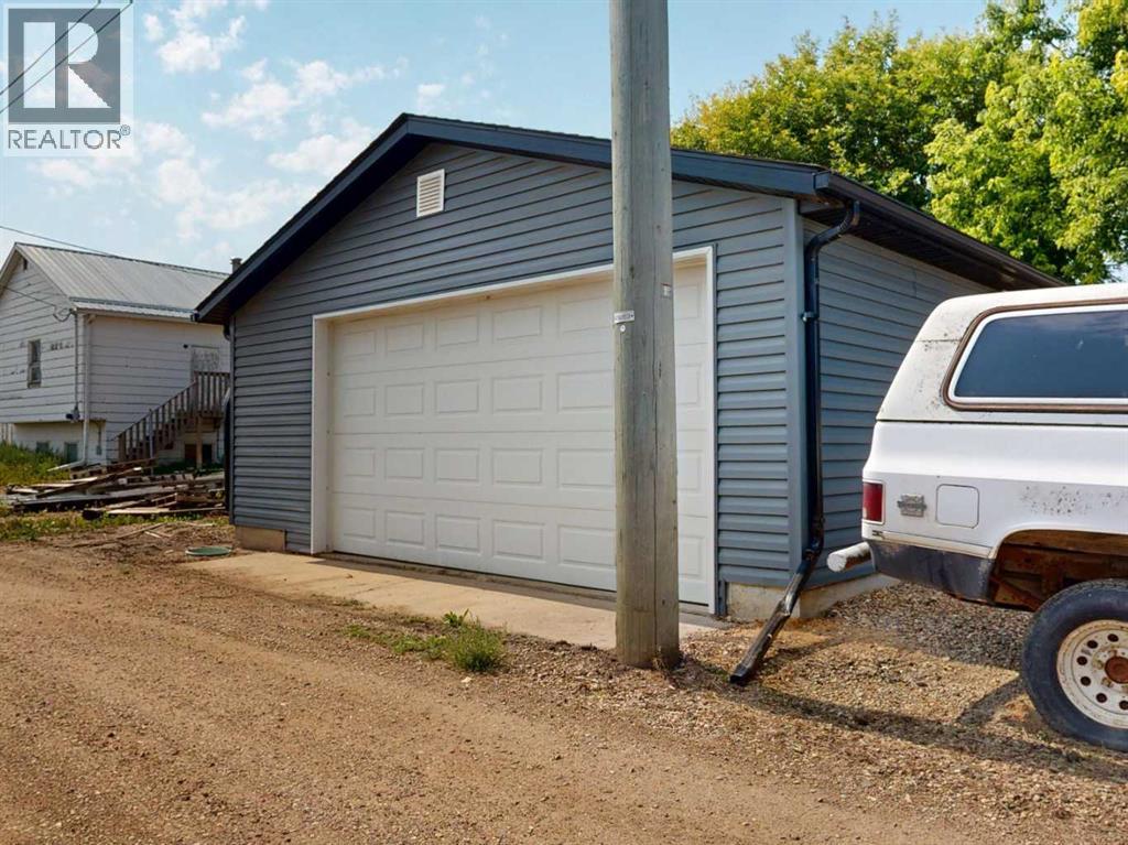 Listing photo – 5013 48 Street, Stettler