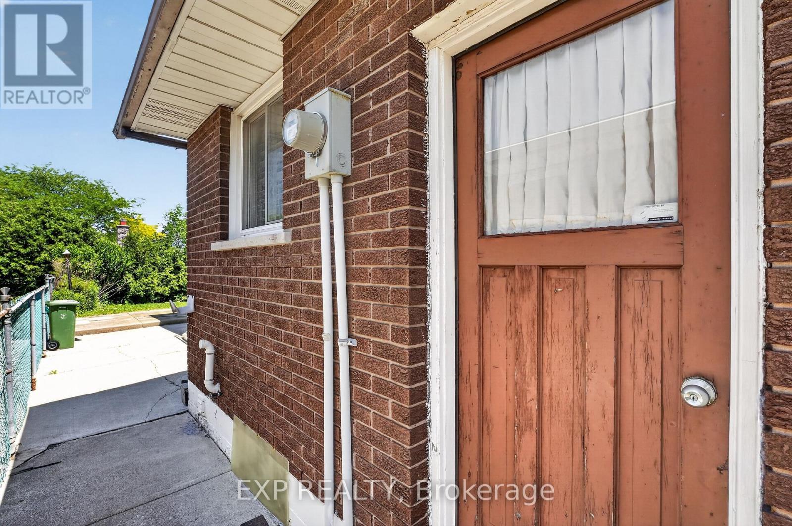 128 HADELAND AVENUE - Image 28