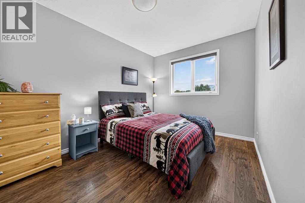 22606 10 Avenue - 17