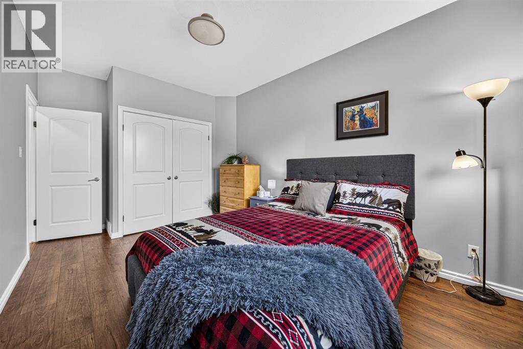 22606 10 Avenue - 18