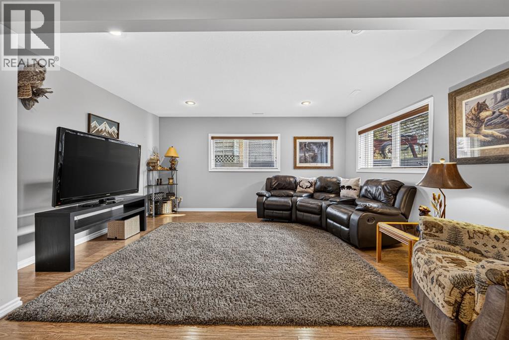 22606 10 Avenue - 33