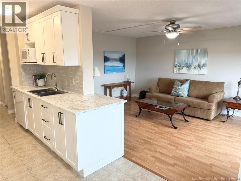 #909 310 Woodward - 14
