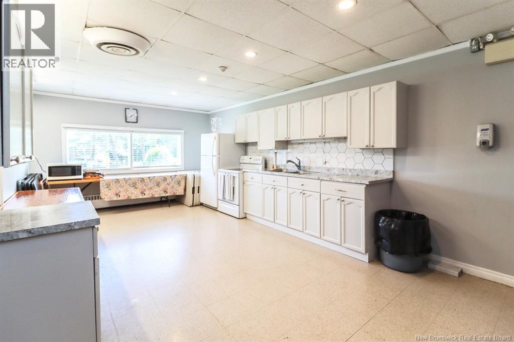 #909 310 Woodward - Image 37