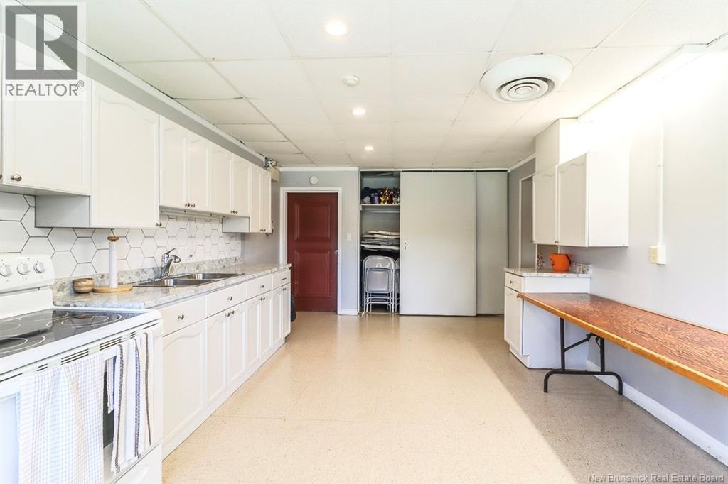 #909 310 Woodward - 38