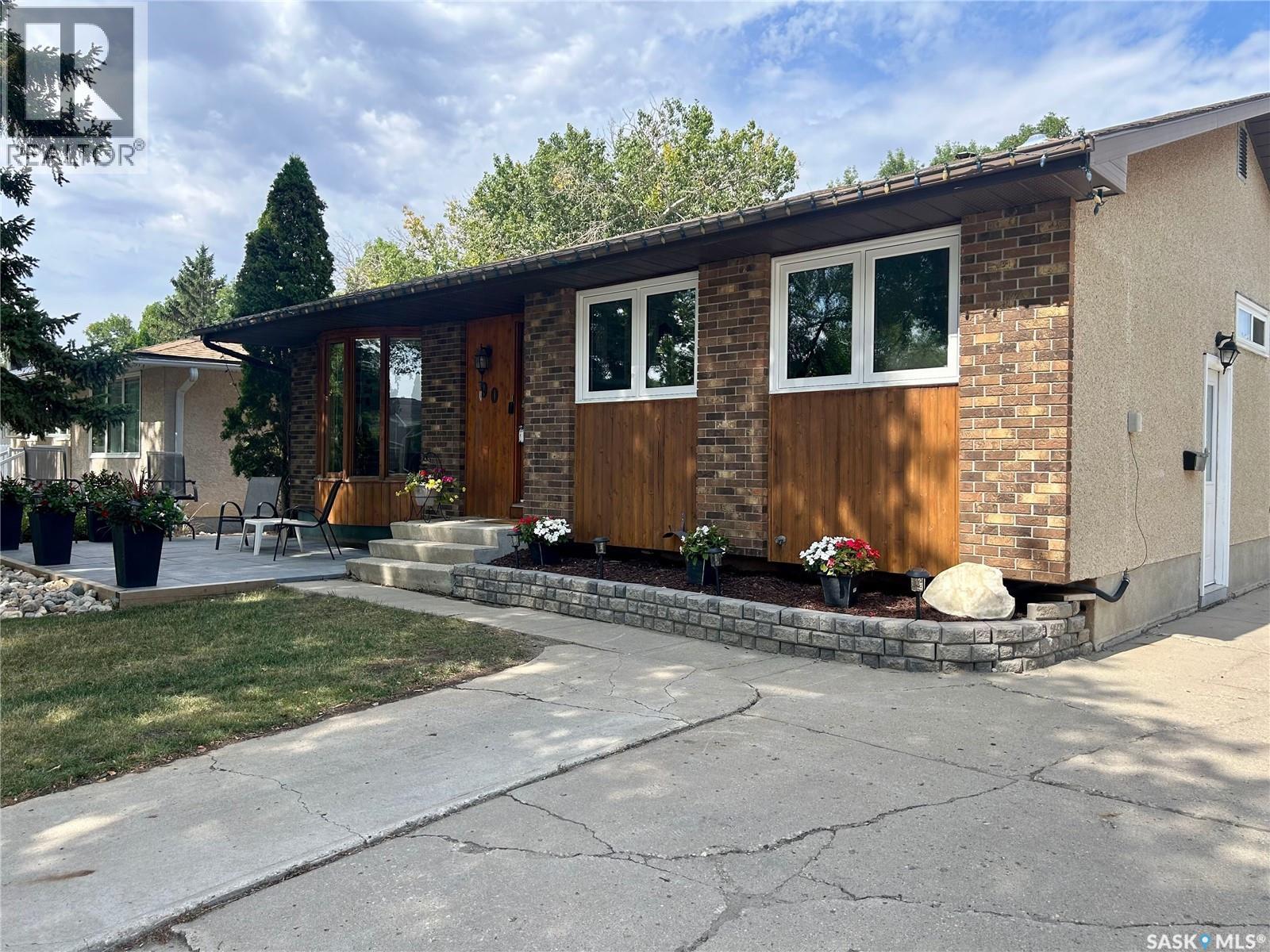 90 Walden CRESCENT - 2