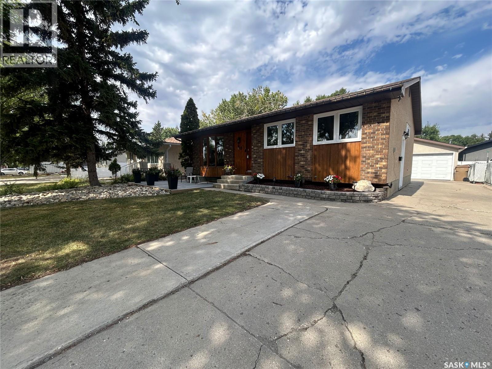 90 Walden CRESCENT - 1
