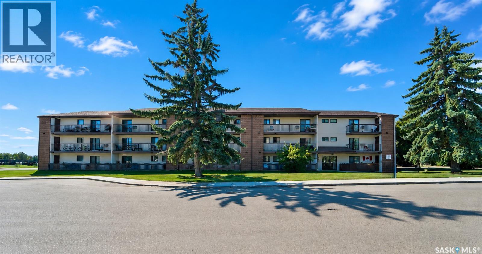 #310 215 Tait PLACE - 2