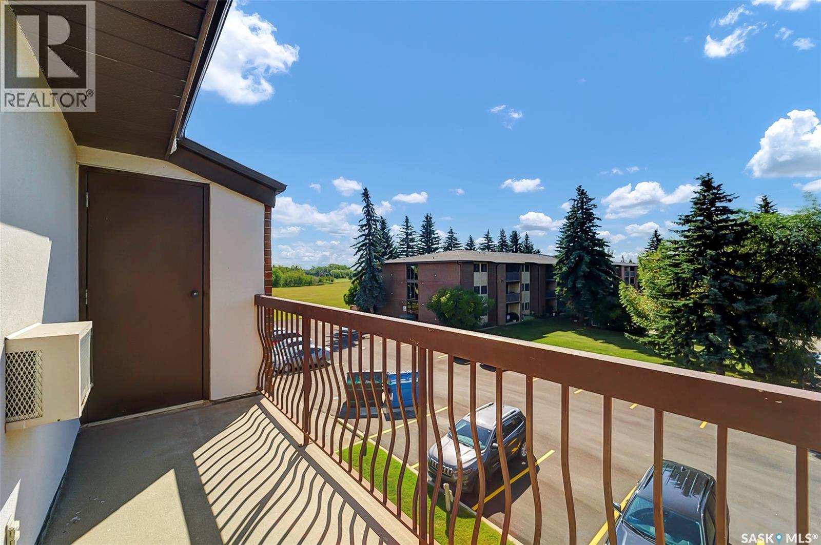 #310 215 Tait PLACE - Image 21