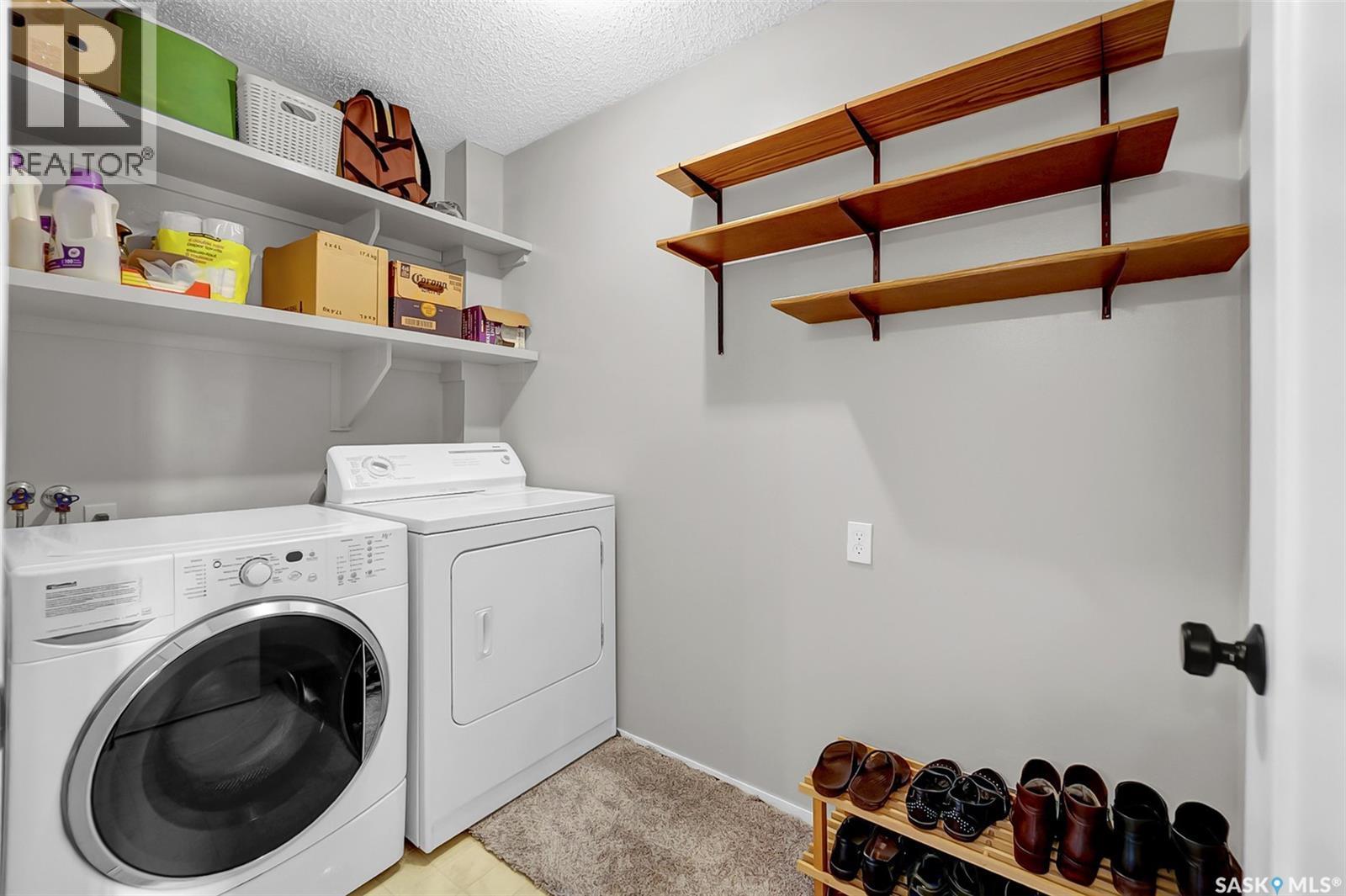 #310 215 Tait PLACE - Image 35