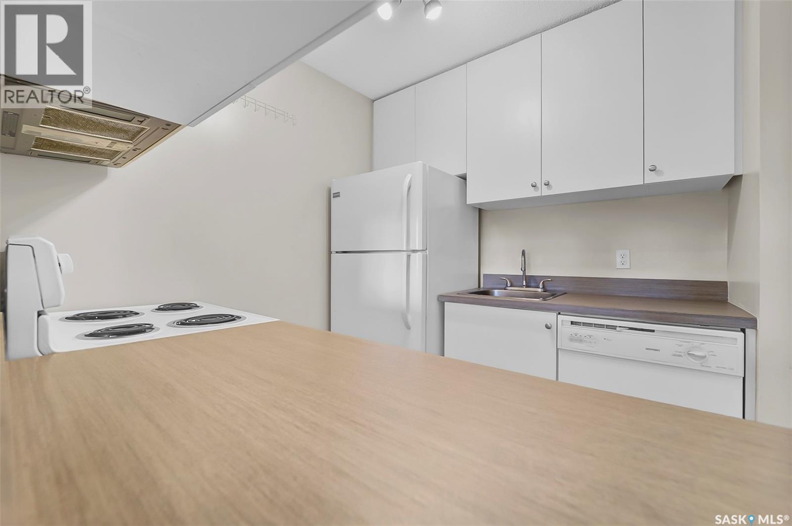 #310 215 Tait PLACE - Image 12