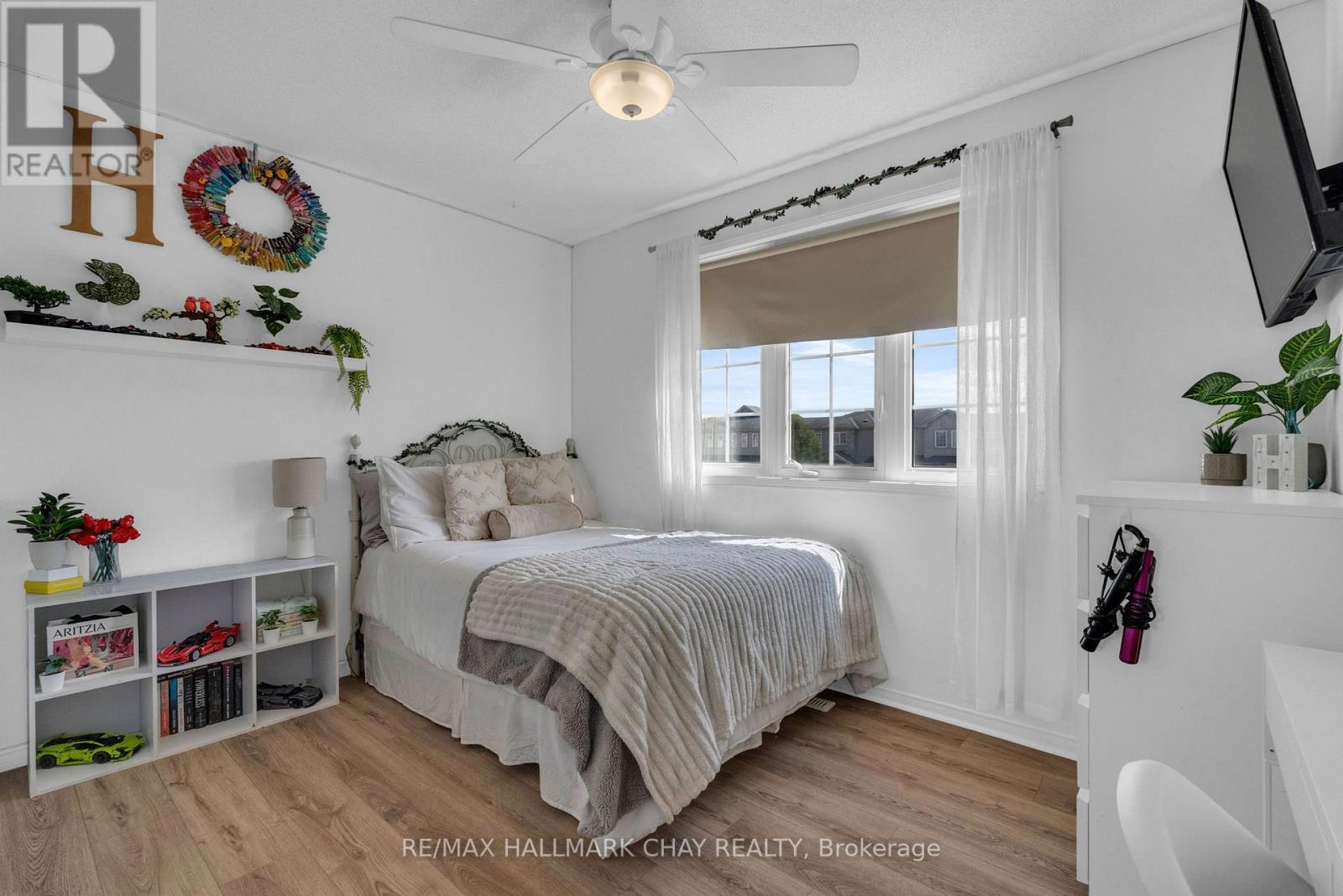 38 ADMIRAL CRESCENT - 14