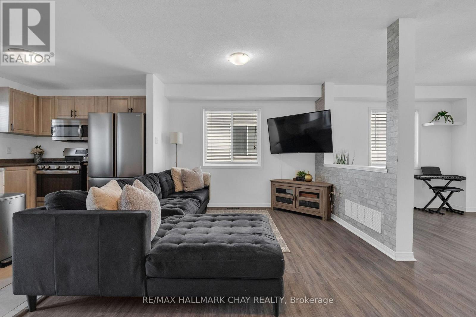 38 ADMIRAL CRESCENT - 6