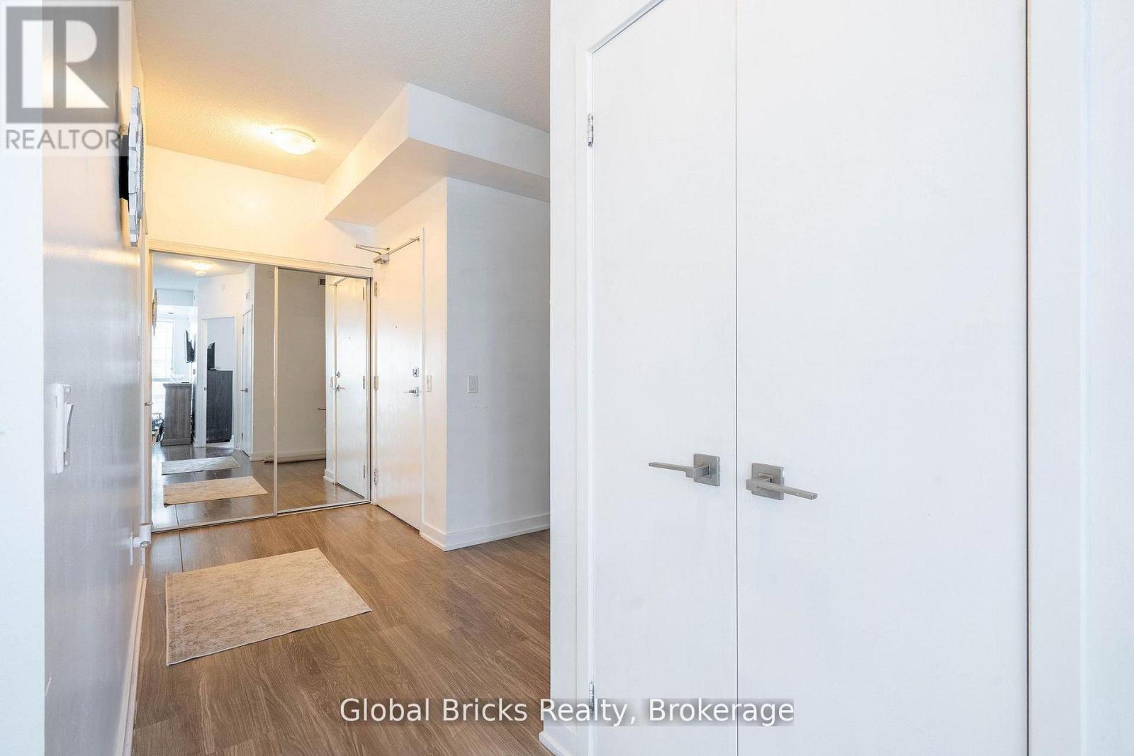 1405- 4085 Parkside Village Drive, Mississauga, ON photo 8
