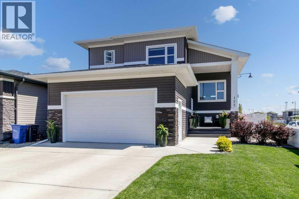 122 Lundberg Crescent - 1